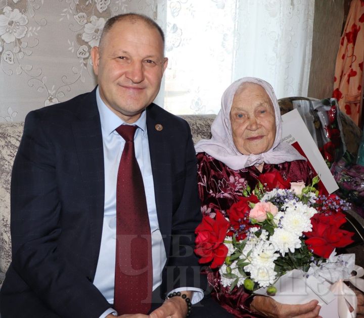 Кызыл Ярдан эстон кызы Аста Могыйнова 95 яшендә дә шигырьләр яза