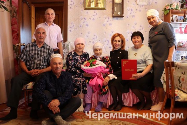 Гульзихан Хусаинова из поселка Тукай отметила 90-летний юбилей