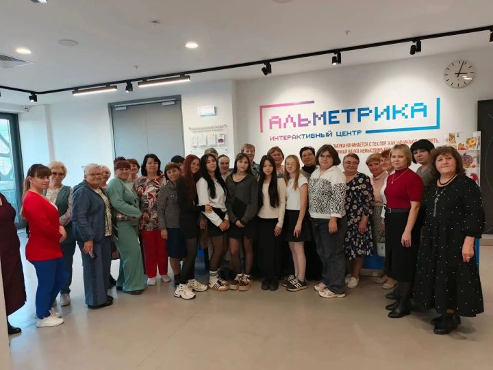 Студенты Черемшана посмотрели спектакль «Давай поженимся» в Альметьевске