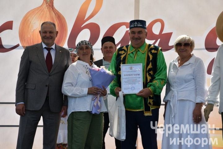 Чирмешәндәге “Суган даласы”нда күп чирмешәнлеләр бүләкләнде