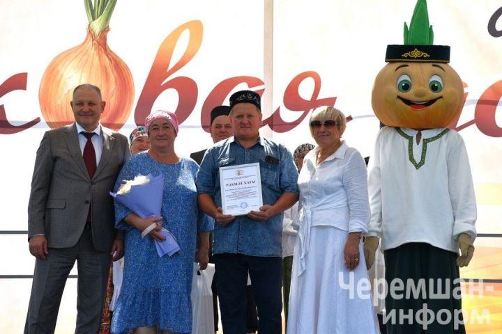 Чирмешәндәге “Суган даласы”нда күп чирмешәнлеләр бүләкләнде